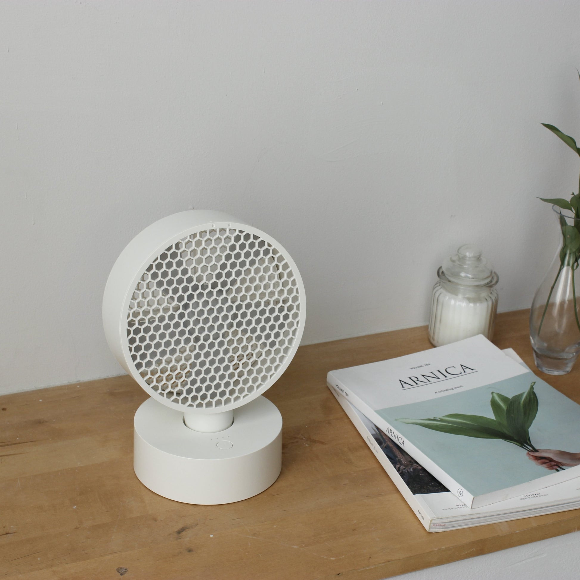 Honeycomb Faced Panel Oscillating Desk Fan - Coolean